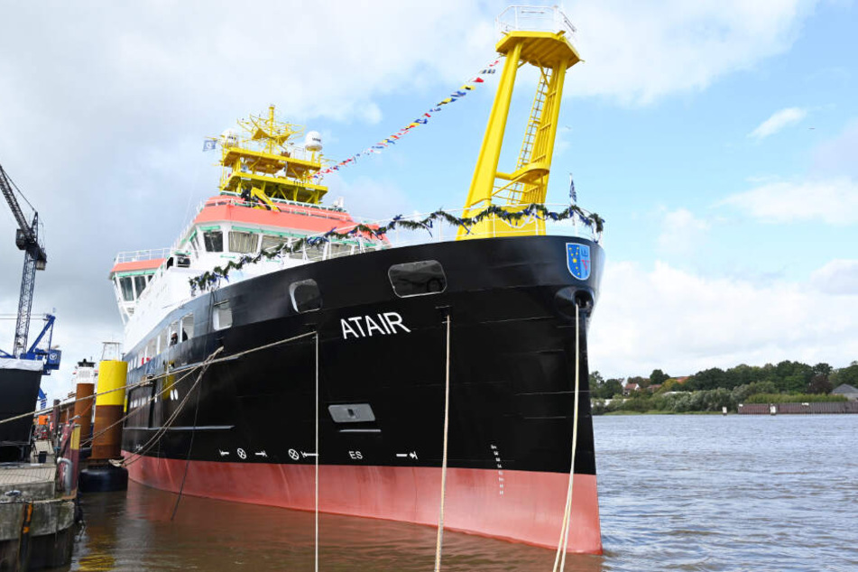 Das Forschungsschiff "Atair" liegt noch am Kai der Fassmer Werft, wird aber den Heimathafen in Hamburg haben.