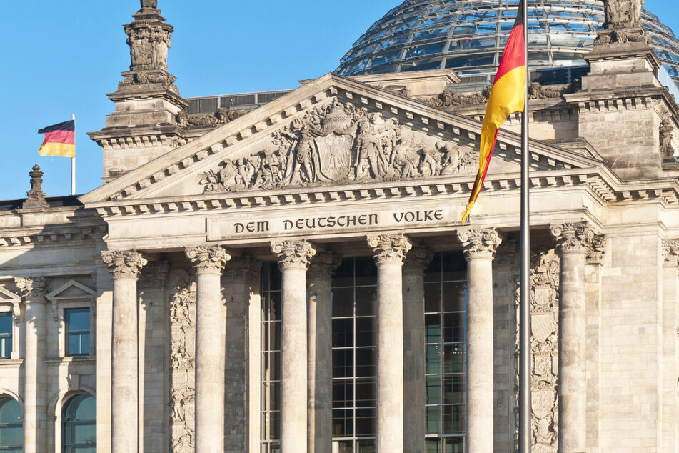 Der Bundestag in Berlin ist der Sitz des nationalen Parlaments in Deutschland - doch unser Redakteur hält von der Bundespolitik der vergangenen 30 Jahre nicht sehr viel.