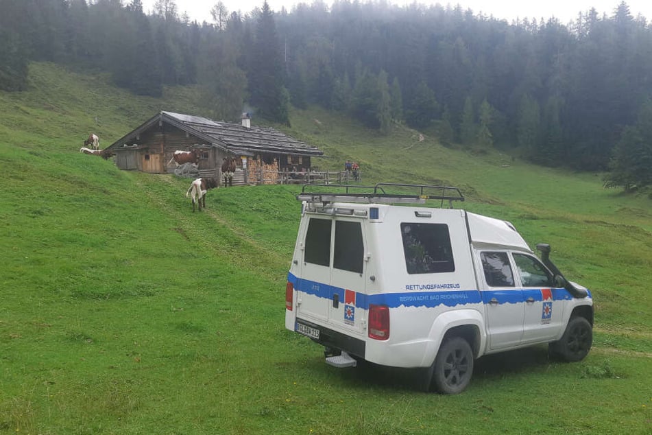 Ein Fahrzeug der BRK Bergwacht bei der Suchaktion nach einem vermissten Kleinflugzeug.