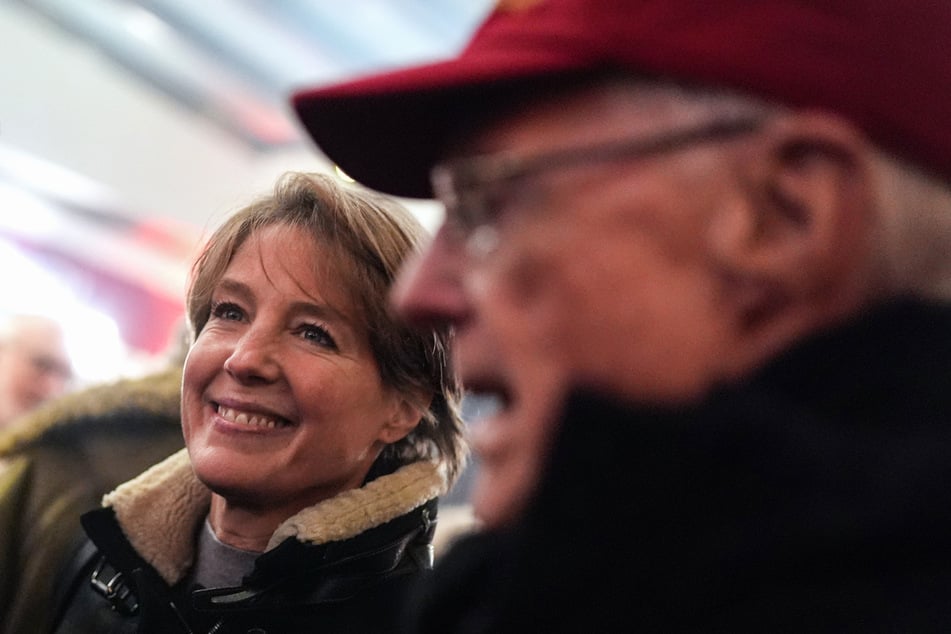 Christina Block zeigte sich in der Prozesspause gut gelaunt an der Seite ihres Vaters Eugen Block (85) beim Neujahrsempfang der Block Gruppe am 5. Januar im Hotel Grand Elysée.