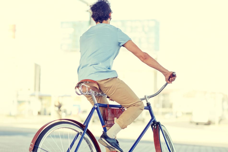 Ein Fahrradfahrer attackierte zwei Frauen. (Symbolbild)