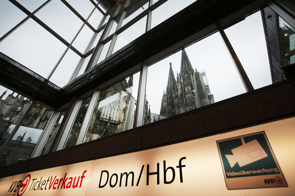 Der Unfall ereignete sich am Samstagmorgen an der U-Bahn-Haltestelle im Kölner Hauptbahnhof.