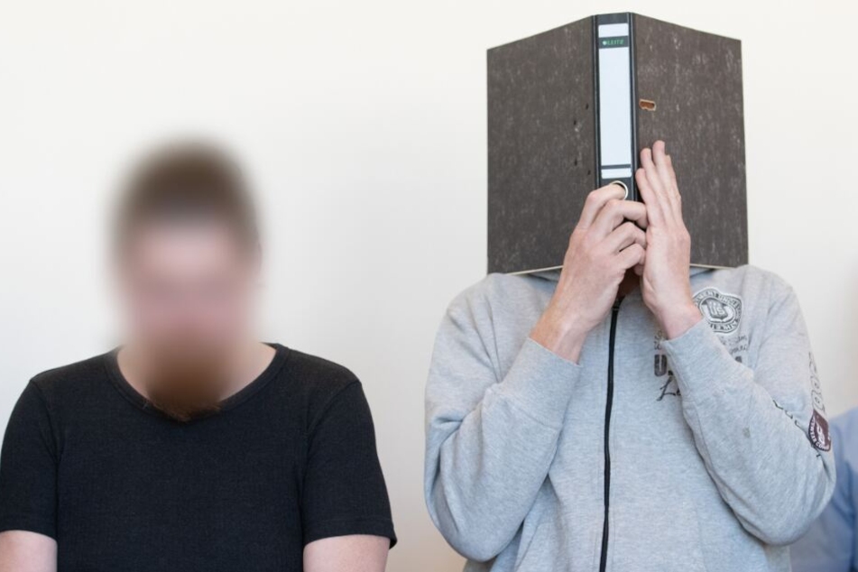Vor Gericht müssen sich Mario S. (l.) und Andreas V. verantworten.