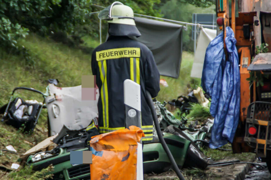 Alle fünf Insassen des Autos kamen ums Leben. Das jüngste Opfer war erst wenige Wochen alt.