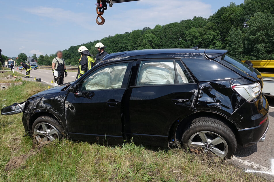 Audi überschlägt sich auf B170 nahe Dippoldiswalde: Paar schwer verletzt, Straße voll gesperrt