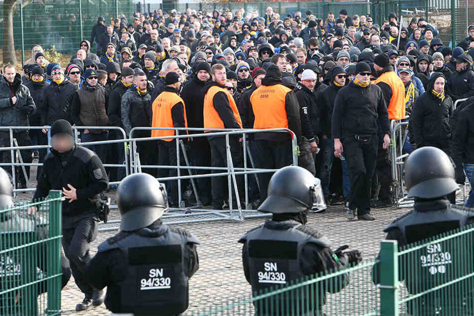 Rund um den Alfred-Kunze-Sportpark wird es am heutigen Samstag zu einigen Verkehrseinschränkungen kommen. Fans ohne Ticket haben keine Chance, bis ans Stadion zu kommen.