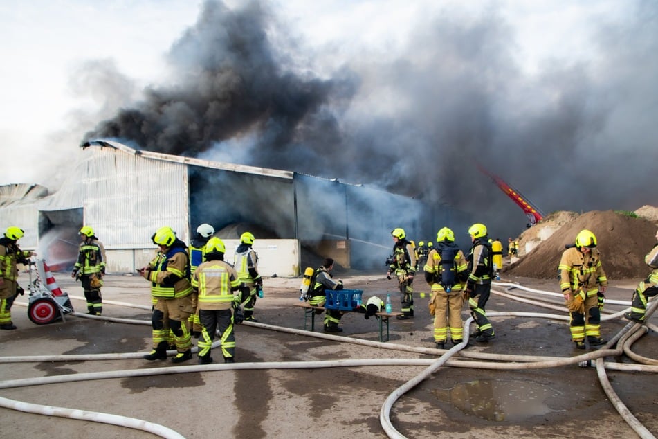 Bei Puttgarden ist am Montag eine Lagerhalle in Brand geraten.