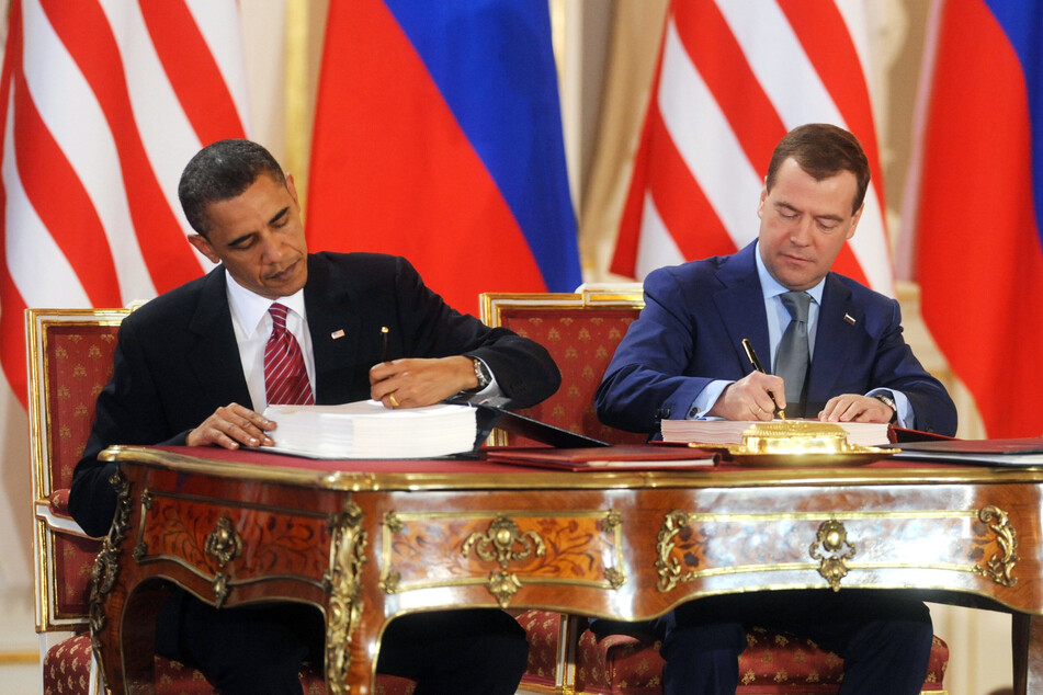 Der damalige russische Präsident Dmitri Medwedew (57, r.) und der damalige US-Präsident Barack Obama (61) unterzeichneten den "New Start"-Vertrag im Jahr 2010.
