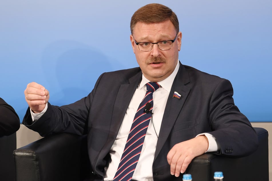 Laut dem russischen Außenpolitiker Konstantin Kossatschow herrscht in Moskau das Empfinden, dass Bewegung in die Lösung des Ukraine-Krieges kommt.