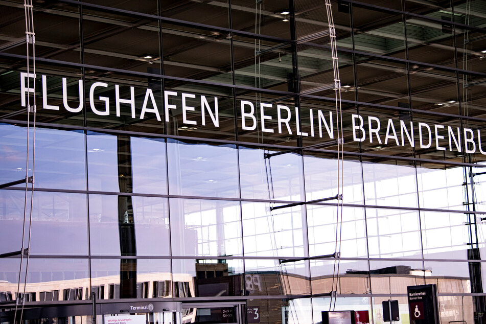 Berlin: Für mehr Transparenz nach Pannen-Flughafen: BER-Untersuchungsausschuss legt Abschlussbericht vor