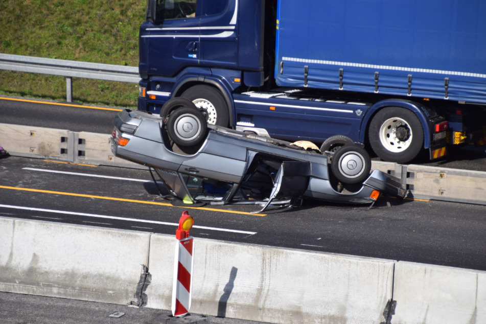 Ein Auto überschlug sich auf der A6.