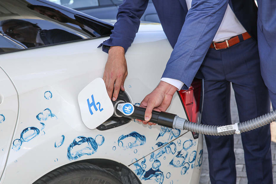 Wasserstoff (H2) für Autos: In Sachsen gibt es bereits mehrere Tankstellen mit dem Zukunfts-"Sprit", etwa in Dresden bei Total an der Wiener Straße (F.).