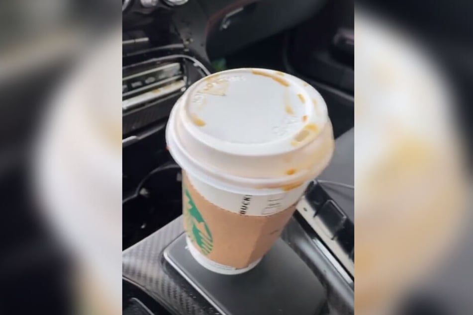 Dieser Kaffeebecher ist der Übeltäter. (Screenshot)