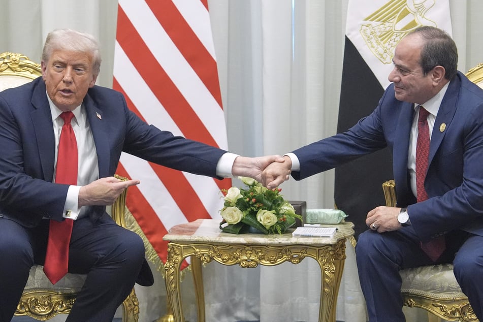US-Präsident Donald Trump (79, li.) trifft den ägyptischen Präsidenten Abdel Fattah al-Sisi (70) in Scharm el Scheich.