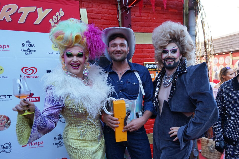 Von links nach rechts: Dragqueen Leona London, Influencer und Musiker Patrick Thomalla und Miss Chris.