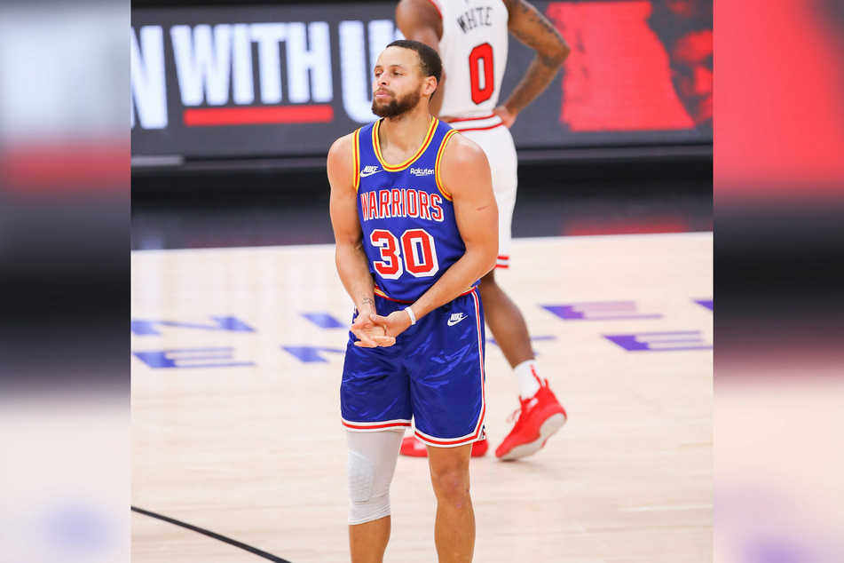 Steph Curry injured his hand in the Golden State Warriors' win over the Chicago Bulls.