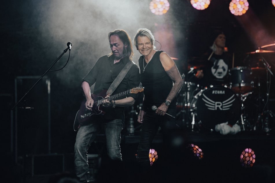 Matthias Reim (68, rechts) ist am Samstag und Sonntag zu Gast in Leipzig. Für das Konzert am Sonntag könnt Ihr nun Tickets gewinnen!