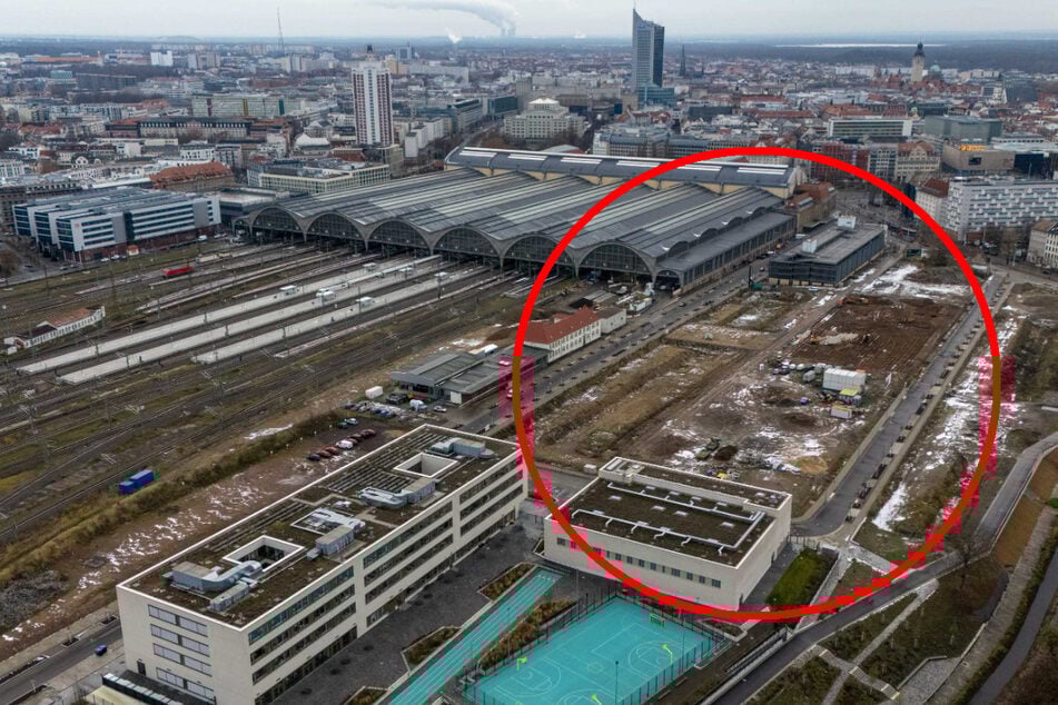 Auf dieser Baustelle nahe dem Leipziger Hauptbahnhof sind am Montag zwei Bomben-Verdachtsfälle aufgetreten.
