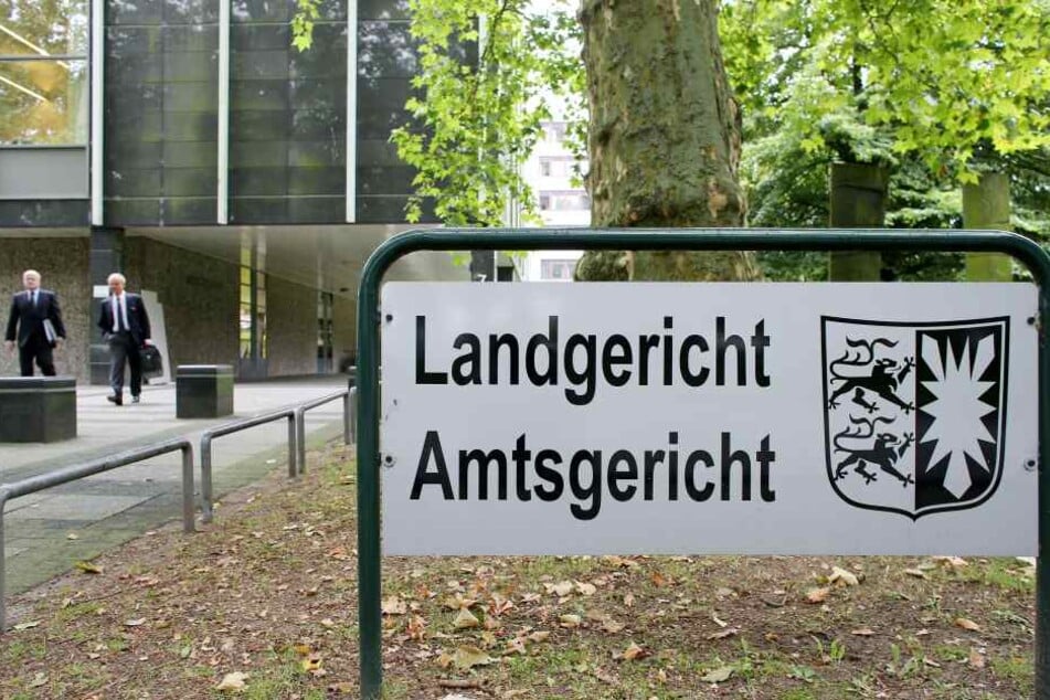 Der Eingang von Landgericht und Amtsgericht Lübeck. Hier ist die Staatsanwaltschaft tätig, die auch für die Stadt Bad Oldesloe zuständig ist.