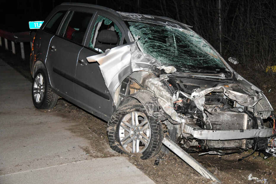 Ein Rad riss bei dem Unfall ab.