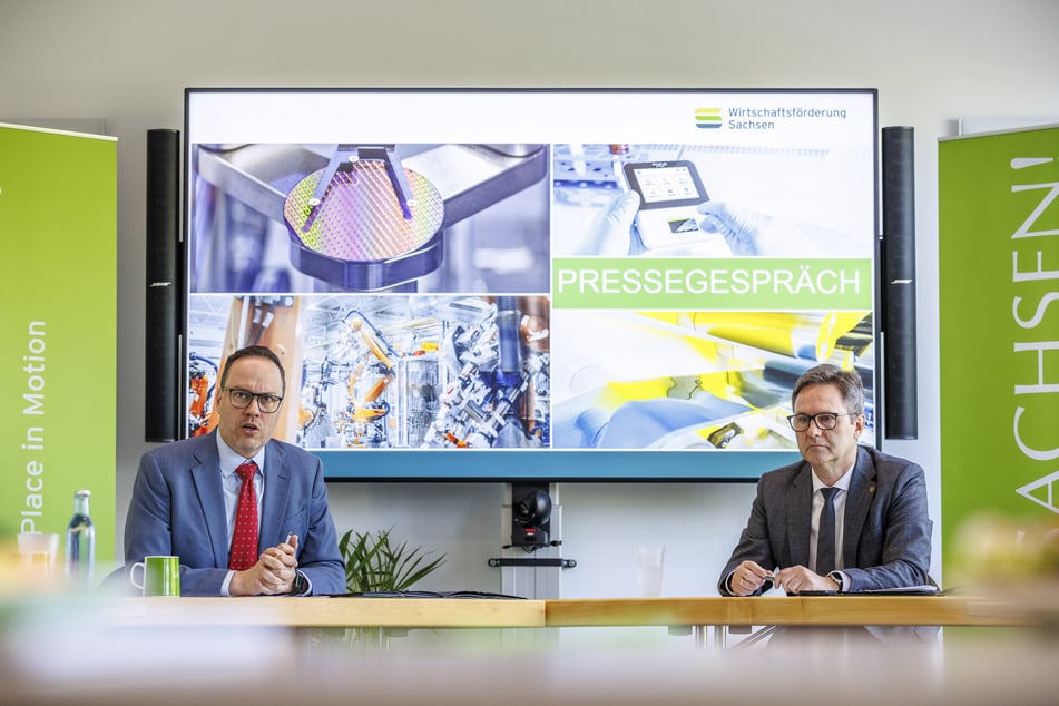 Die Wirtschaftsförderung Sachsen (WFS) zieht Bilanz. Für WFS-Geschäftsführer Thomas Horn (54, r.) gab es viel Lob von Wirtschaftsminister Dirk Panter (51, SPD).
