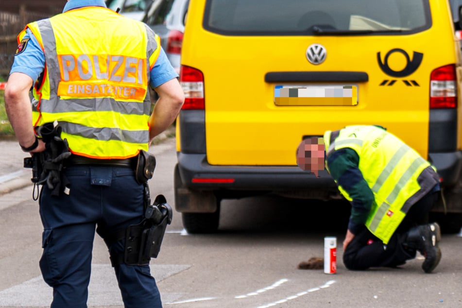 Beim Zurücksetzen erfasste ein Postauto eine 87-jährige Fußgängerin, die Seniorin wurde schwer verletzt.