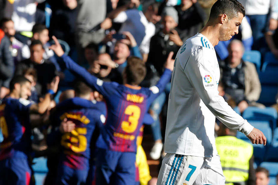 Barca jubelt im Santiago Bernabeu Stadion in Madrid.
