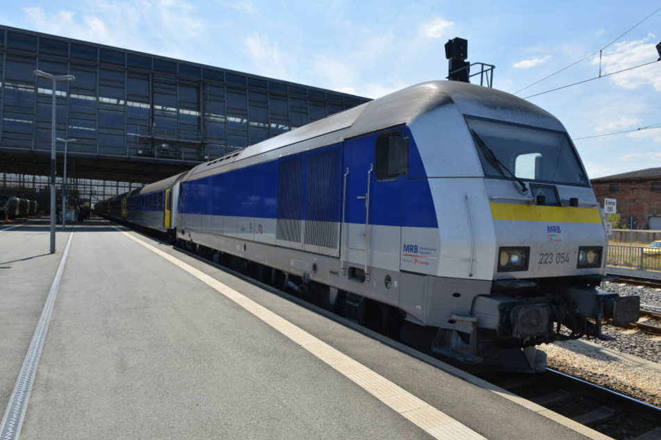 Zwischen Leipzig und Chemnitz müssen Zugfahrer auf Schienenersatz-Buss umsteigen. (Symbolbild)