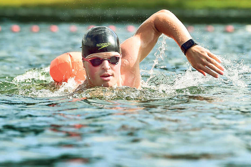 Joseph Heß (30) hat viel vor in diesem Sommer. Mehr als 600 Kilometer will er
durch die Elbe bis nach Hamburg schwimmen.