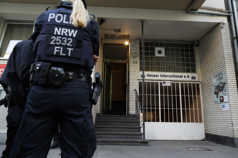 Die Polizei durchsucht am Mittwoch etwa 90 Objekte in ganz Deutschland.