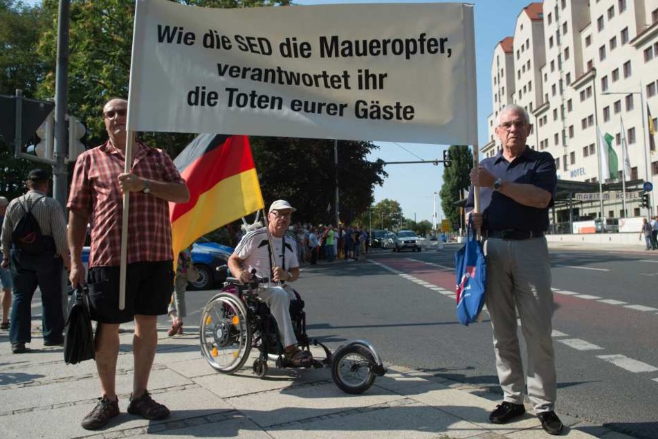 Die eigentlichen Proteste gegen Angela Merkel hatte kaum jemand mitbekommen, aber die Nachwehen beschäftigen mal wieder tagelang ganz Deutschland.