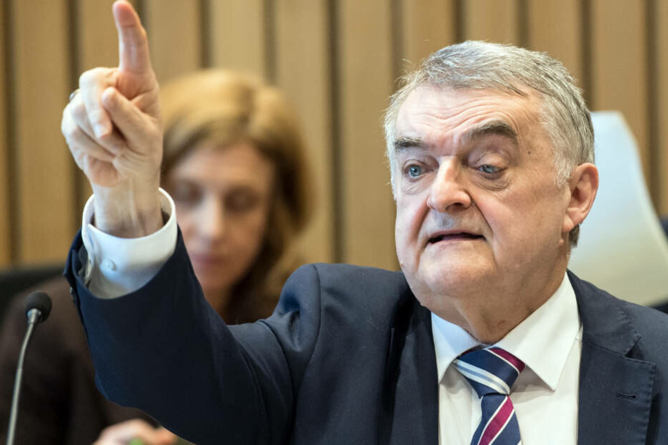 Herbert Reul vor dem Innenausschuss des Landtags, der sich mit den Vorfällen in Lügde befasst: Der NRW-Innenminister will nun eine spezielle Arbeitsgruppe einrichten.