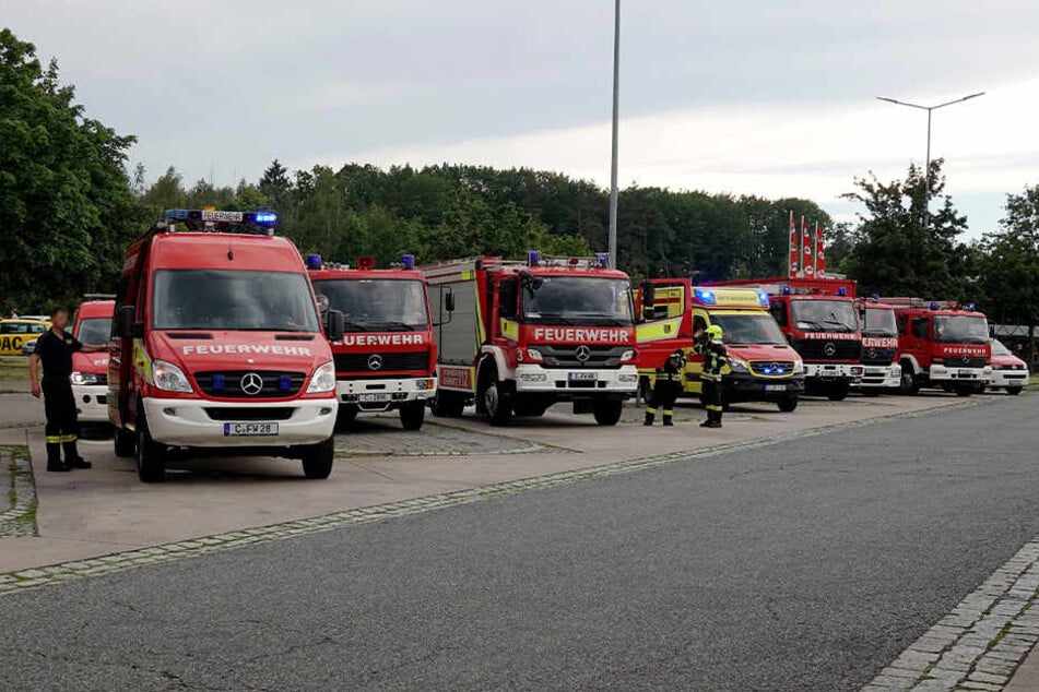 Insgesamt waren sieben Feuerwehren, Polizei und Rettungsdienst im Einsatz.