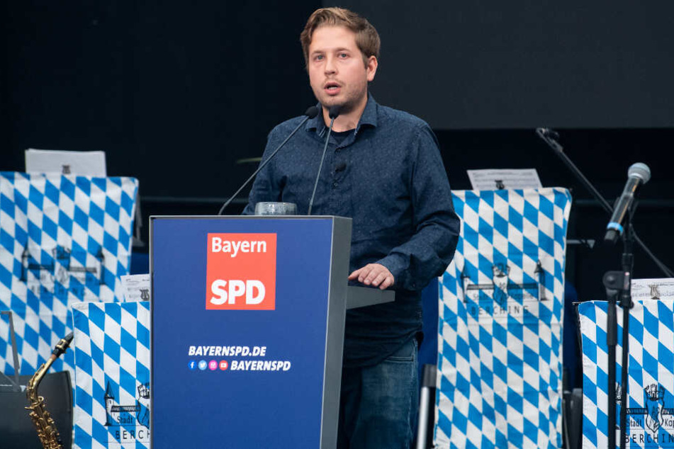 Kevin Kühnert (SPD), Bundesvorsitzender der Jusos, bei seiner Rede beim Politischen Frühschoppen Gillamoos.