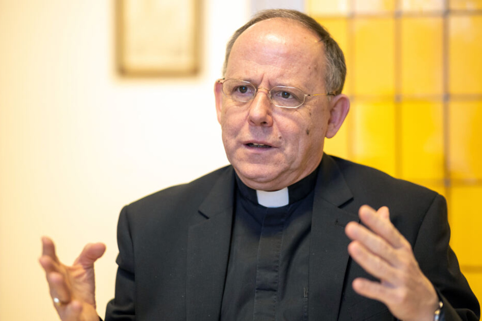 Bischof Ulrich Neymeyr (63) kritisiert das Urteil aus Karlsruhe scharf.