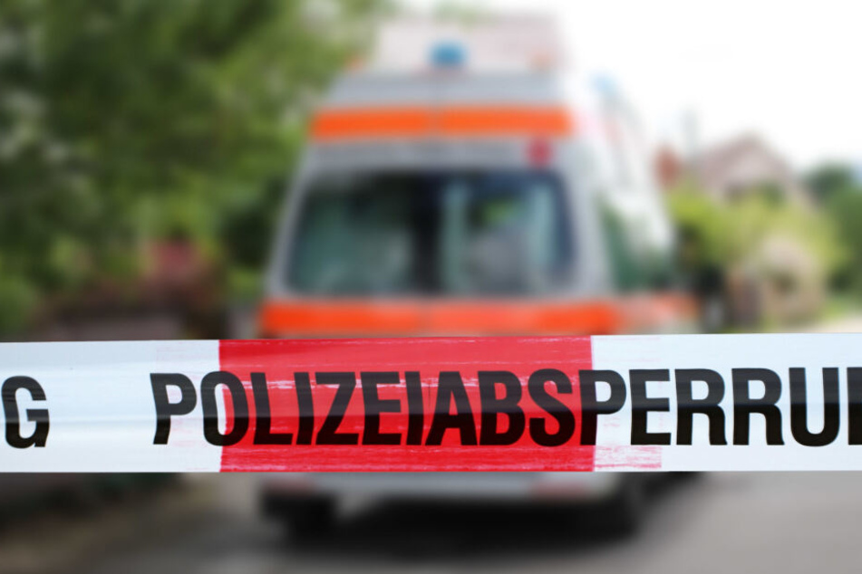 Eine Frau ist bei dem Unfall ums Leben gekommen. (Symbolbild)