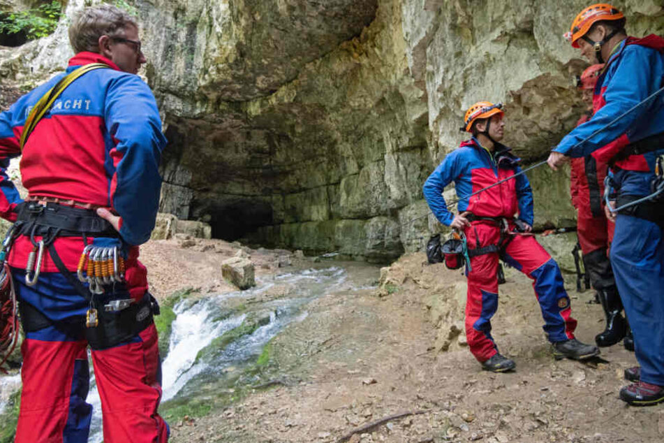 Rettung der zwei Männer aus der Frankensteiner Höhle.