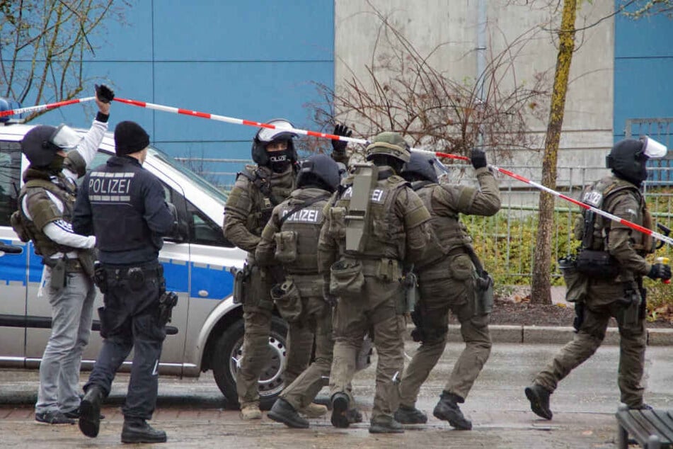 Schließlich war sogar das SEK der Polizei angerückt.