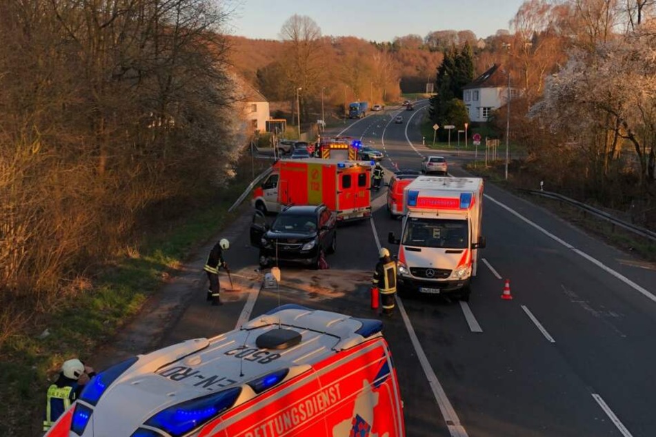 Die Polizei musste zu einem Zusammenstoß mit vier Verletzten im Bereich Bochumer Str./Hopener Weg in Sprockhövel ausrücken.