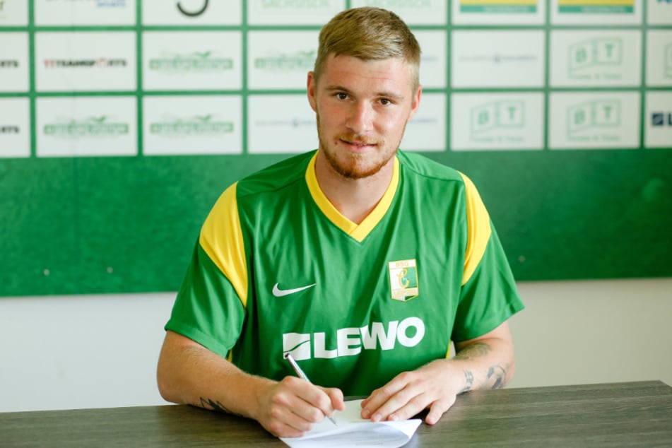 Phlipp Harant (23) hat einen Zweijahresvertrag bei der BSG Chemie Leipzig unterschrieben.