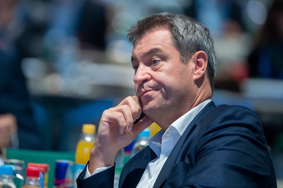 Die Laune dürfte nicht sonderlich gut sein derzeit: Markus Söder (54) und die CSU rutschen in der Wählergunst laut einer Umfrage weiter ab.