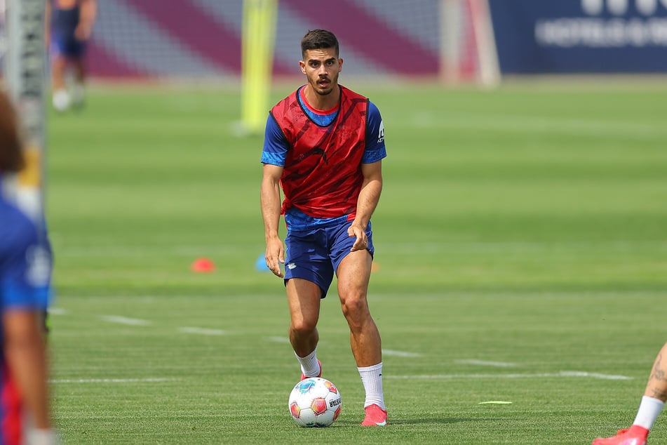 Keine leichte Situation: Spieler wie Andre Silva (29) wissen, dass sie den Verein verlassen müssen. Beim Training sind sie dabei, bis ein Abnehmer gefunden wurde.