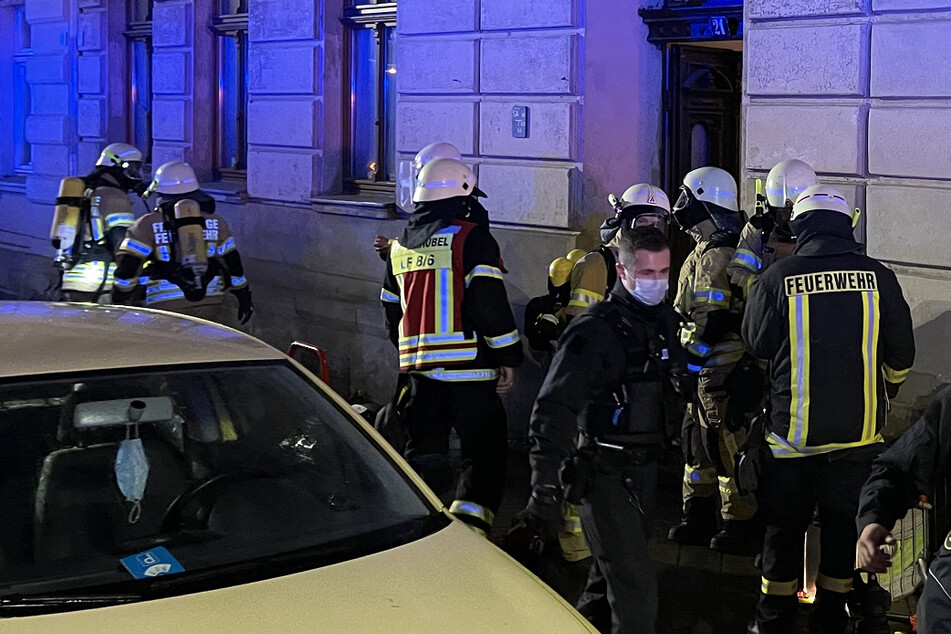 Dresden: Ein Verletzter und 20 Bewohner evakuiert: Feuer in Görlitzer Mehrfamilienhaus!