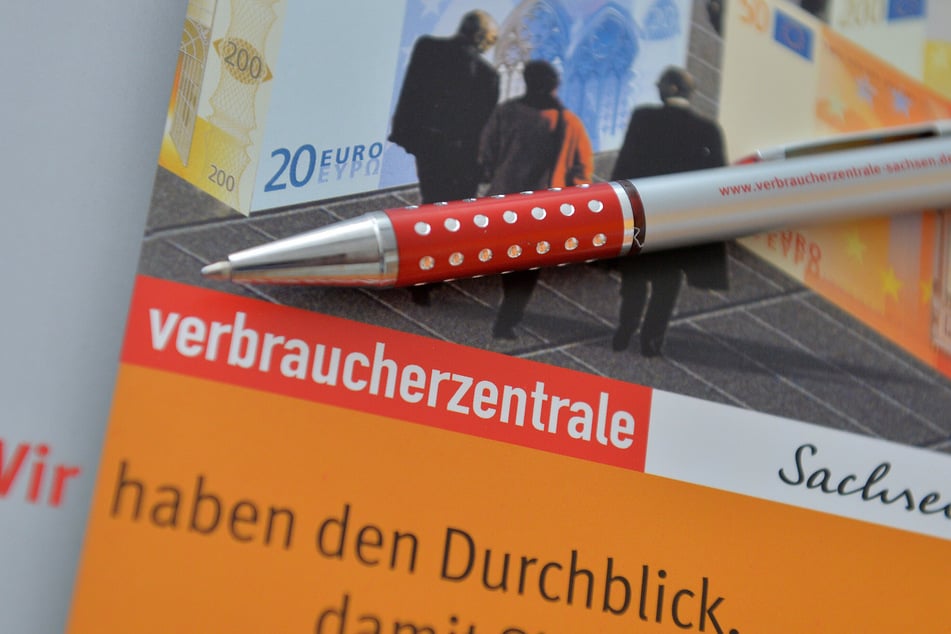 Ein Flyer der Verbraucherzentrale Sachsen. (Archivfoto)