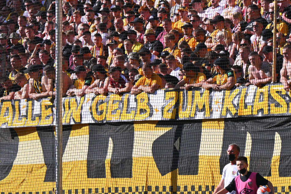 "Alle in Gelb zum Klassenerhalt!" Die Dynamo-Fans werden ihre Mannschaft auch in der Relegation nach Kräften unterstützen.