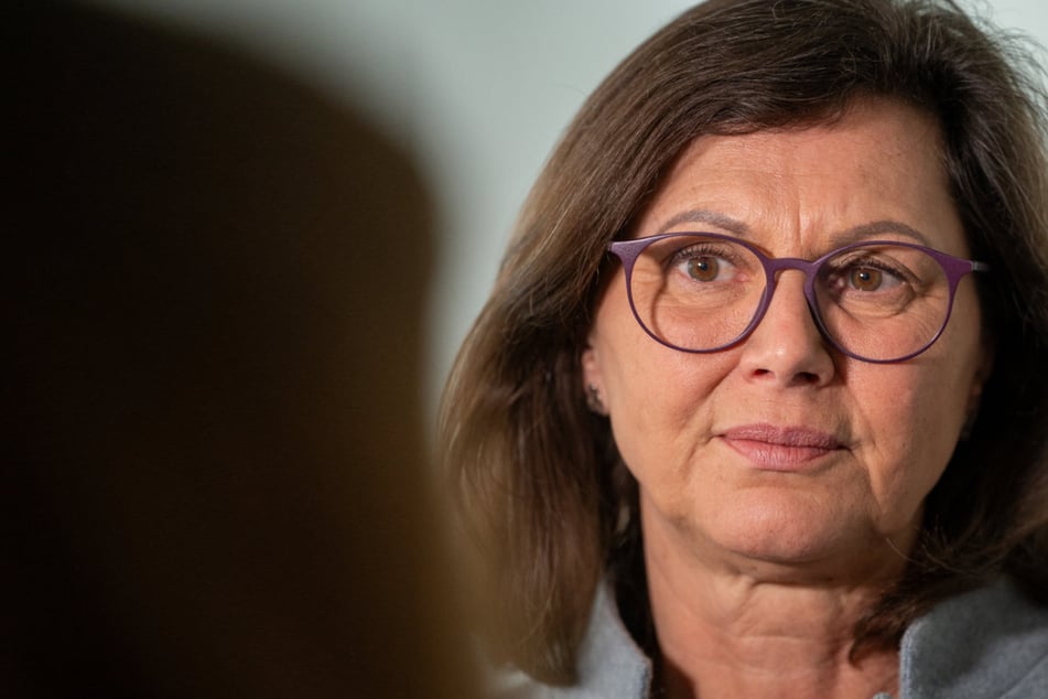 Ilse Aigner: Extremisten "tanzen uns auf der Nase herum"