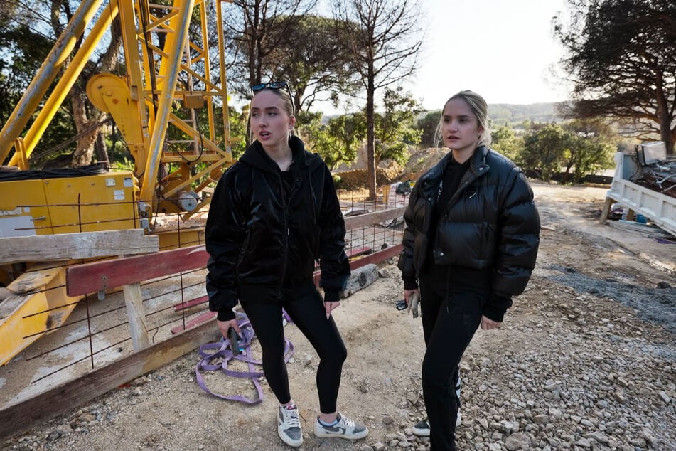 Shania (21, l.) und Davina Geiss (22) verteidigen sich gegen die Kritik ihres Vaters.