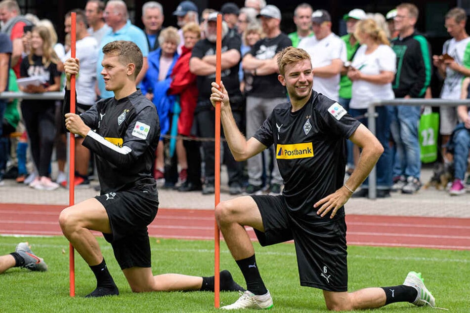 Aktuell bereitet sich Ginter (l) mit den Fohlen auf die kommende Spielzeit vor. Hier in Rottach-Egern mit Weltmeister-Kollege Christoph Kramer.