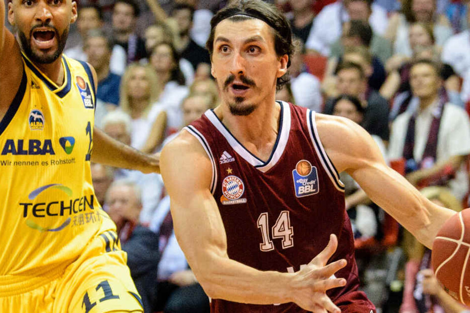 Nihad Djedovic (r.) und die Basketballer aus München wollen möglichst viele Titel gewinnen.