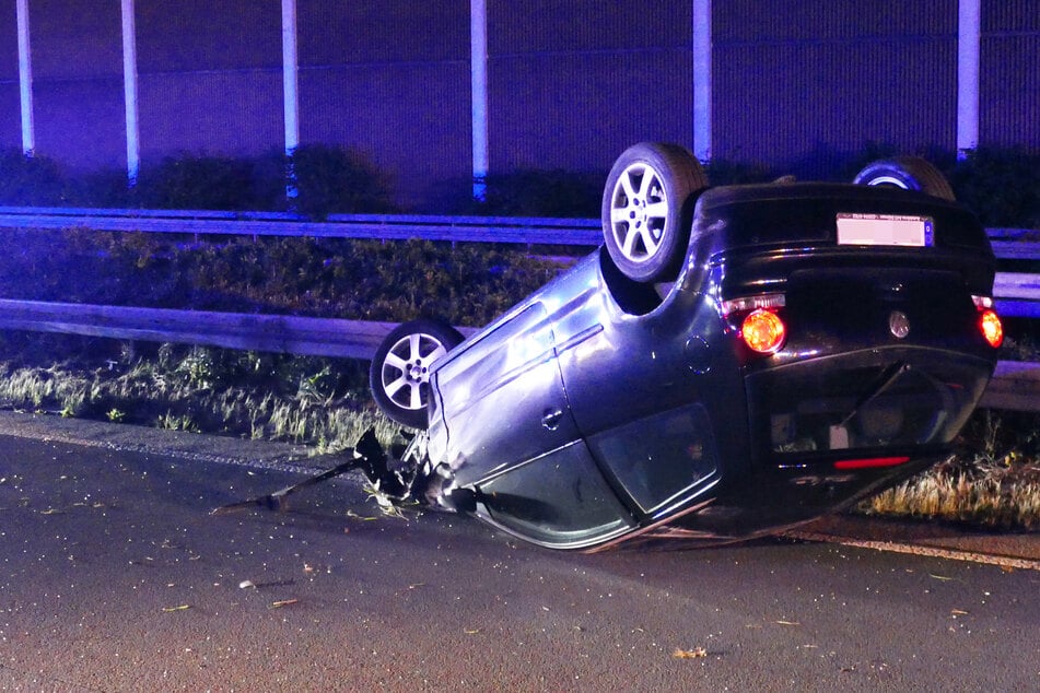 Er überschlug sich mit seinem VW: Mann irrt nach Unfall auf A3 auf Weide umher